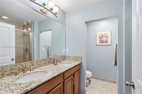Touwnhouse à vendre à Miami, Floride: 3 chambres, 167.04 m2 № 2085674 - photo 23