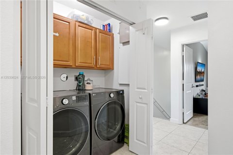 Touwnhouse à vendre à Miami, Floride: 3 chambres, 167.04 m2 № 2085674 - photo 19