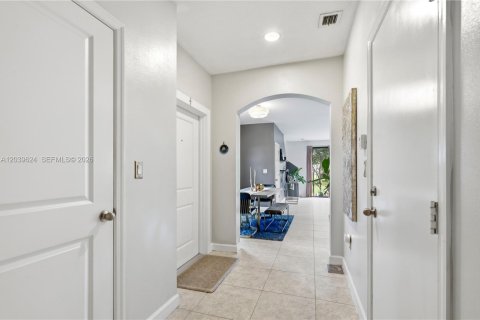 Touwnhouse à vendre à Miami, Floride: 3 chambres, 167.04 m2 № 2085674 - photo 5