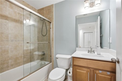 Touwnhouse à vendre à Miami, Floride: 3 chambres, 167.04 m2 № 2085674 - photo 27