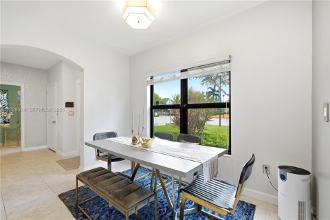 Touwnhouse à vendre à Miami, Floride: 3 chambres, 167.04 m2 № 2085674 - photo 11