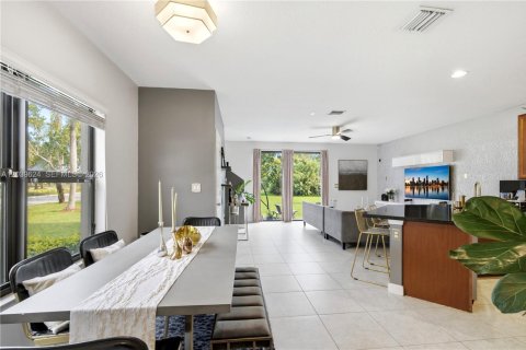 Touwnhouse à vendre à Miami, Floride: 3 chambres, 167.04 m2 № 2085674 - photo 6