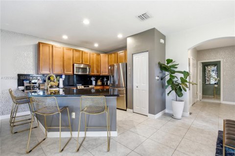 Touwnhouse à vendre à Miami, Floride: 3 chambres, 167.04 m2 № 2085674 - photo 12