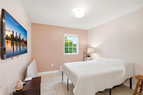Touwnhouse à vendre à Miami, Floride: 3 chambres, 167.04 m2 № 2085674 - photo 25