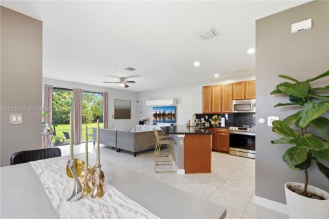 Touwnhouse à vendre à Miami, Floride: 3 chambres, 167.04 m2 № 2085674 - photo 7