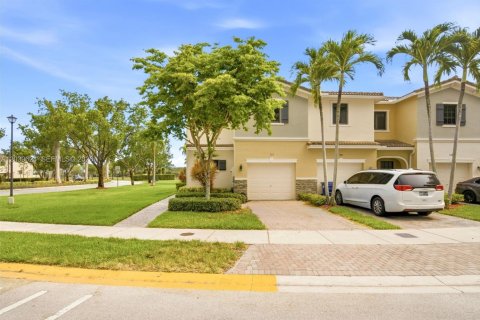 Touwnhouse à Miami, Floride 3 chambres, 167.04 m2 № 2085674