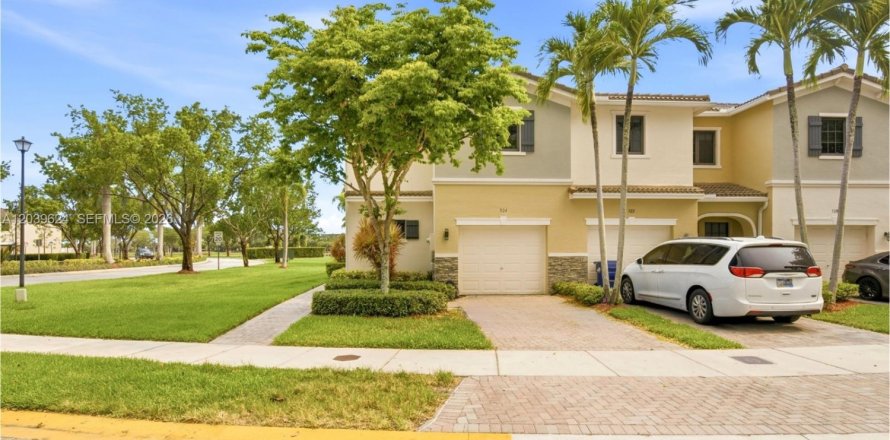 Touwnhouse à Miami, Floride 3 chambres, 167.04 m2 № 2085674