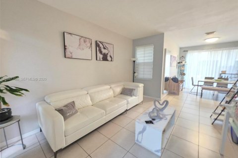 Купить таунхаус в Майами, Флорида 3 спальни, 179.21м2, № 2053215 - фото 2