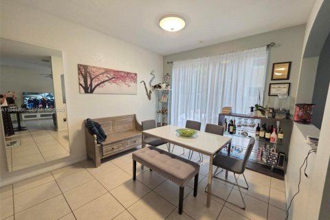 Купить таунхаус в Майами, Флорида 3 спальни, 179.21м2, № 2053215 - фото 4