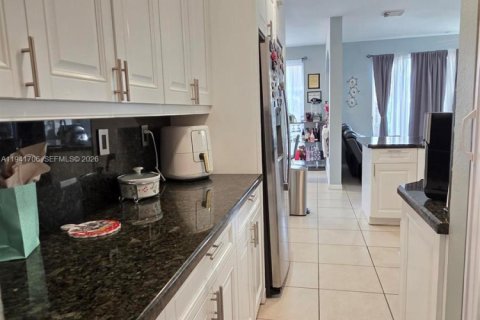 Купить таунхаус в Майами, Флорида 3 спальни, 179.21м2, № 2053215 - фото 12