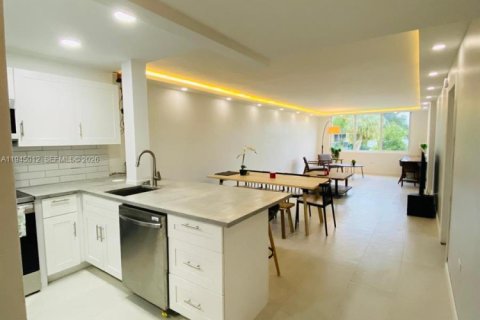 Copropriété à louer à Miami, Floride: 1 chambre, 86.4 m2 № 2001222 - photo 4