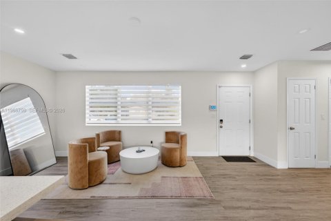 Casa en venta en Miami, Florida, 3 dormitorios, 140.56 m2 № 2028698 - foto 3