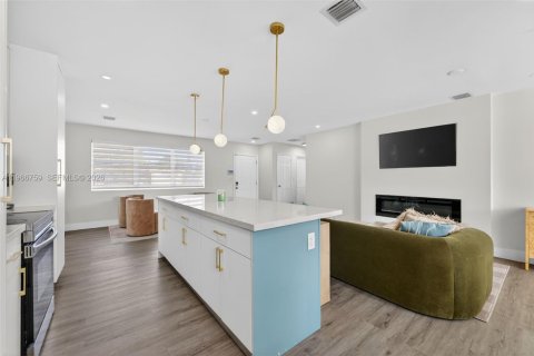 Casa en venta en Miami, Florida, 3 dormitorios, 140.56 m2 № 2028698 - foto 6