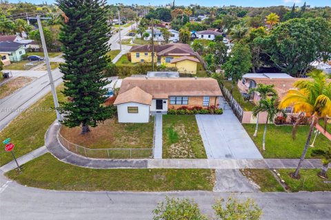 Casa en venta en Miami, Florida, 3 dormitorios, 140.56 m2 № 2028698 - foto 22