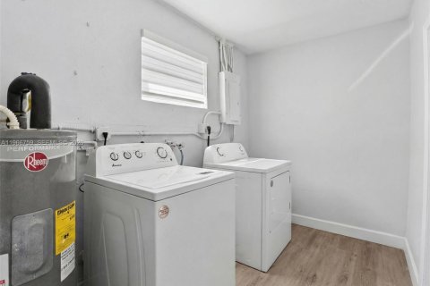 Casa en venta en Miami, Florida, 3 dormitorios, 140.56 m2 № 2028698 - foto 17