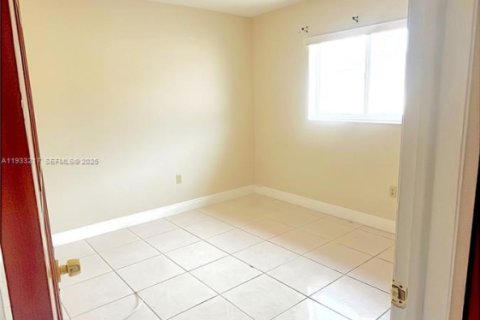 Condo in Hialeah, Florida, 2 bedrooms  № 2035063 - photo 15