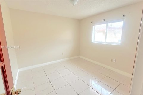 Condo in Hialeah, Florida, 2 bedrooms  № 2035063 - photo 3