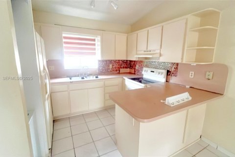 Condo in Hialeah, Florida, 2 bedrooms  № 2035063 - photo 22