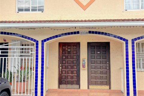 Condo in Hialeah, Florida, 2 bedrooms № 2035063