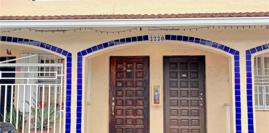 Condo in Hialeah, Florida, 2 bedrooms  № 2035063