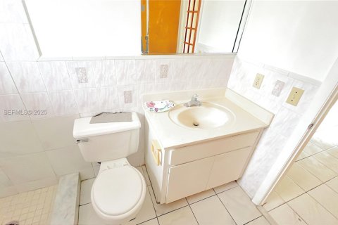 Condo in Hialeah, Florida, 2 bedrooms  № 2035063 - photo 5
