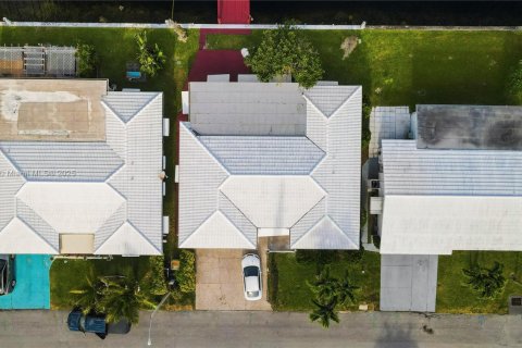 Casa en venta en Tamarac, Florida, 2 dormitorios, 154.22 m2 № 1967057 - foto 27