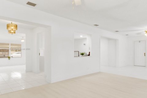 Casa en venta en Tamarac, Florida, 2 dormitorios, 154.22 m2 № 1967057 - foto 18