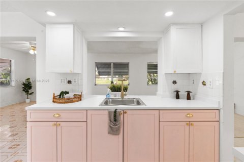 Casa en venta en Tamarac, Florida, 2 dormitorios, 154.22 m2 № 1967057 - foto 16