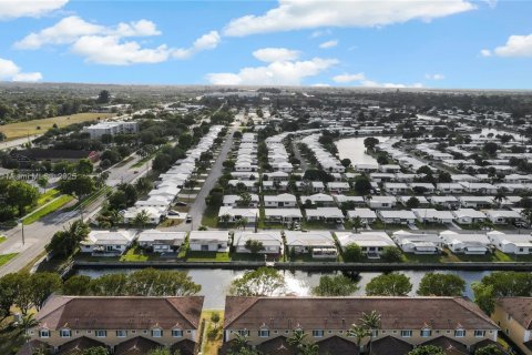 Casa en venta en Tamarac, Florida, 2 dormitorios, 154.22 m2 № 1967057 - foto 25