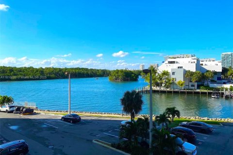Copropriété à vendre à Sunny Isles Beach, Floride: 1 chambre, 66.89 m2 № 1753021 - photo 10