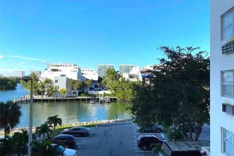 Copropriété à vendre à Sunny Isles Beach, Floride: 1 chambre, 66.89 m2 № 1753021 - photo 11