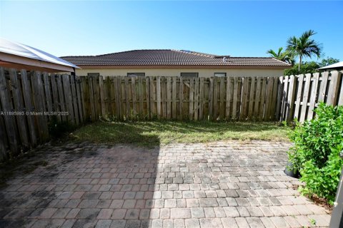 Townhouse in Homestead, Florida 3 bedrooms, 142.6 sq.m. № 1948979 - photo 26