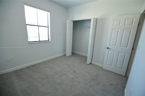 Townhouse in Homestead, Florida 3 bedrooms, 142.6 sq.m. № 1948979 - photo 14