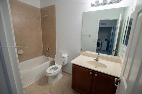 Townhouse in Homestead, Florida 3 bedrooms, 142.6 sq.m. № 1948979 - photo 20