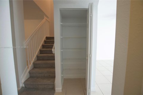 Townhouse in Homestead, Florida 3 bedrooms, 142.6 sq.m. № 1948979 - photo 7