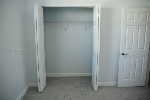 Townhouse in Homestead, Florida 3 bedrooms, 142.6 sq.m. № 1948979 - photo 16