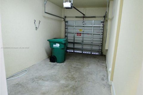 Townhouse in Homestead, Florida 3 bedrooms, 142.6 sq.m. № 1948979 - photo 25