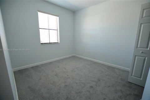 Townhouse in Homestead, Florida 3 bedrooms, 142.6 sq.m. № 1948979 - photo 18