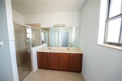 Townhouse in Homestead, Florida 3 bedrooms, 142.6 sq.m. № 1948979 - photo 11