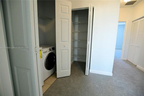 Townhouse in Homestead, Florida 3 bedrooms, 142.6 sq.m. № 1948979 - photo 24