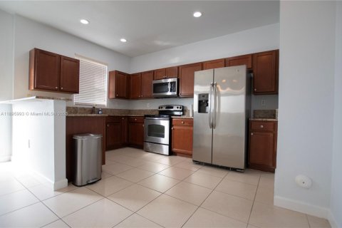 Townhouse in Homestead, Florida 3 bedrooms, 142.6 sq.m. № 1948979 - photo 3