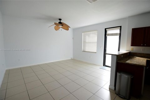 Townhouse in Homestead, Florida 3 bedrooms, 142.6 sq.m. № 1948979 - photo 4