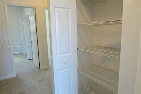 Townhouse in Homestead, Florida 3 bedrooms, 142.6 sq.m. № 1948979 - photo 22