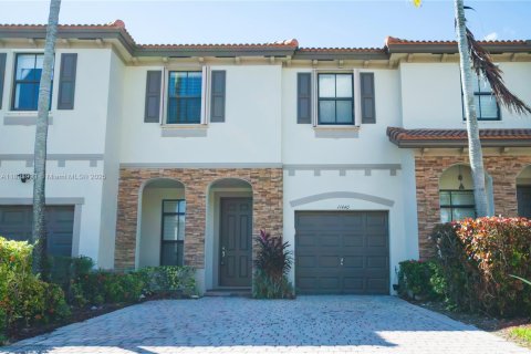 Townhouse in Homestead, Florida 3 bedrooms, 142.6 sq.m. № 1948979 - photo 1