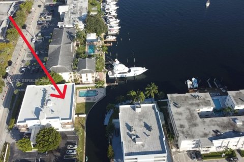 Condo in Hallandale Beach, Florida, 1 bedroom  № 1999950