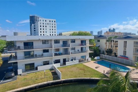 Copropriété à louer à Hallandale Beach, Floride: 1 chambre, 106.65 m2 № 1999950 - photo 9