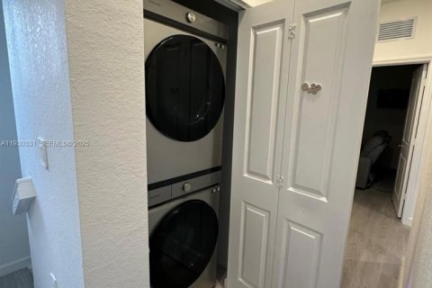 Снять в аренду таунхаус в Хомстед, Флорида 4 спальни, 173.91м2, № 1989794 - фото 9