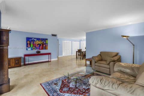 Купить кондоминиум в Майами, Флорида 2 спальни, 116.03м2, № 2002366 - фото 7