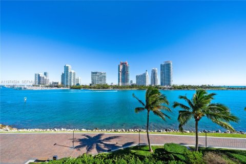 Condominio en Miami Beach, Florida, 7 dormitorios  № 2174863