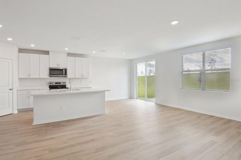 House in Auburndale, Florida 4 bedrooms, 184.69 sq.m. № 2219117 - photo 5